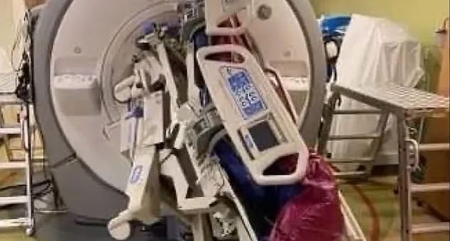 磁共振機器「發瘋」吸走整張病床，女護士被夾中間差點性命不保