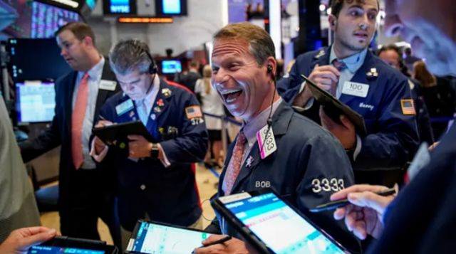 重磅! 美联储暗示明年大降息 股市历史性暴涨!