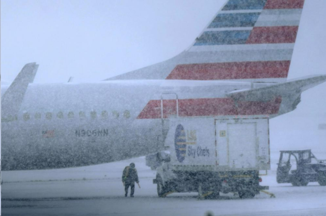 暴雪横扫美国三州！7000万人受困 上千航班取消 下周将有“洪水威胁”！