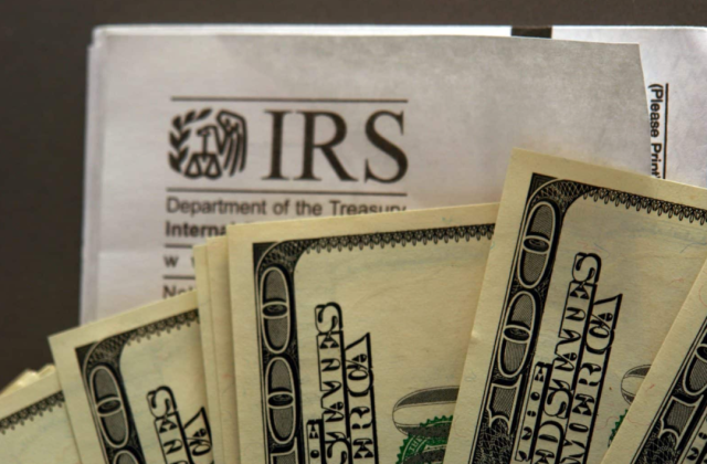 IRS又秋後算賬！夫婦幾千塊退稅被沒收 只因申請過失業金……
