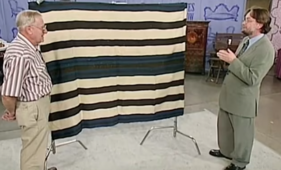 震惊！美国老人将自己儿时睡的毛毯带上鉴宝节目 得知估价后他哭了