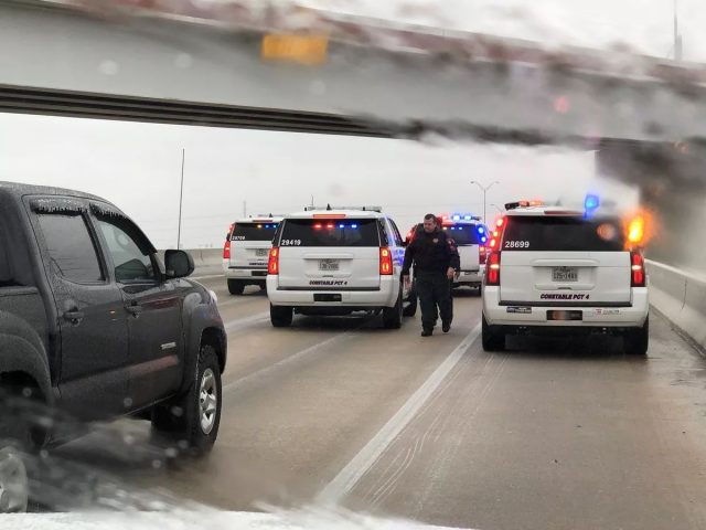 冬季风暴侵袭休城降雪路面结冰 全面停班停课