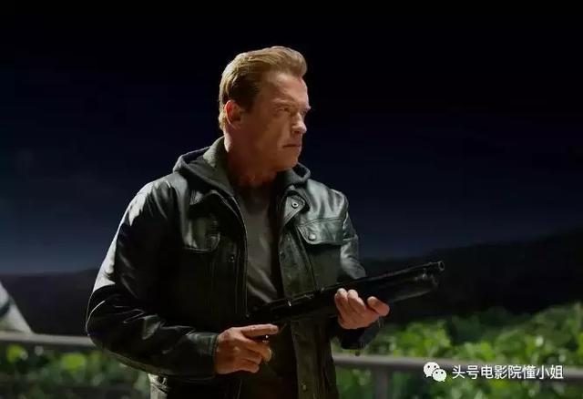 施瓦辛格卸任州长被酒店拒绝 躺睡袋抗议？你们都被骗了