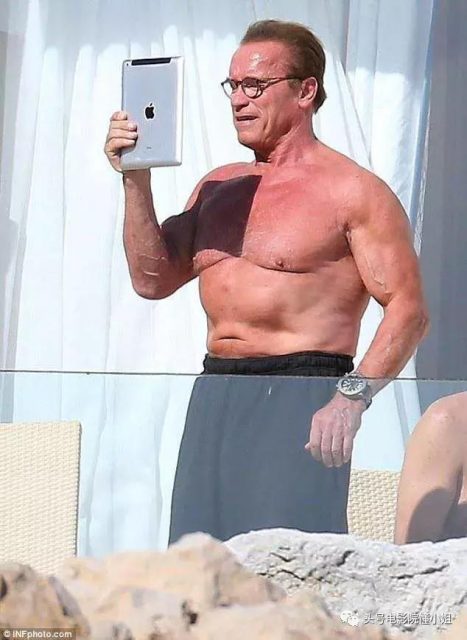 施瓦辛格卸任州长被酒店拒绝 躺睡袋抗议？你们都被骗了