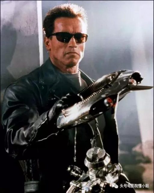 施瓦辛格卸任州长被酒店拒绝 躺睡袋抗议？你们都被骗了