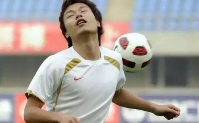 中国男足:我们踢球不行,搞笑绝对第一!