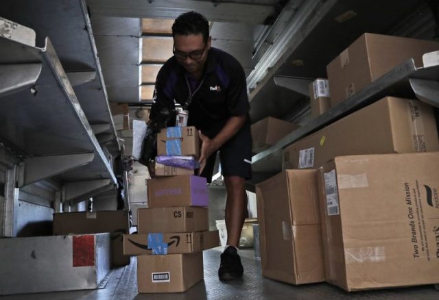 闹哪出?正值网购物流高峰期,Amazon却禁用Fedex