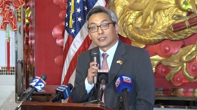 美国国会议员与休斯敦总领事华埠就餐抗击谣言