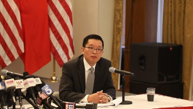 “病毒无国籍 防控无国界” 洛杉矶总领馆就疫情举行新闻发布会