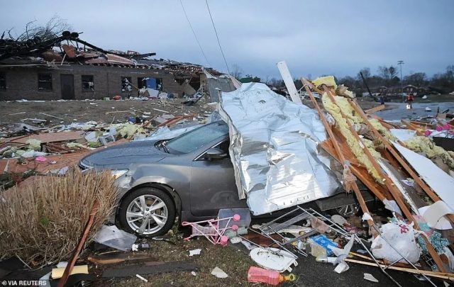 特大灾难! 美国遭死亡龙卷风