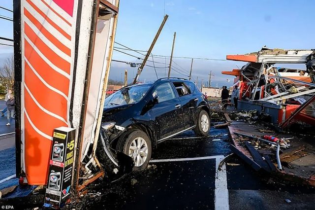 特大灾难! 美国遭死亡龙卷风