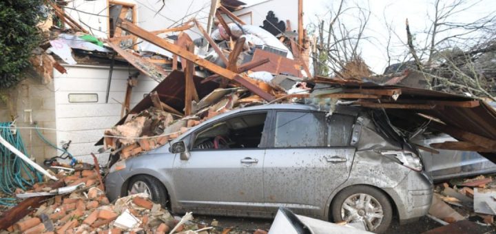 特大灾难! 美国遭死亡龙卷风"屠城" 180人死伤! 建筑倒塌 多人被埋!