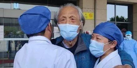 人类追求的进步文明，就是逼着那些孤寡老人放弃救治同意去死？