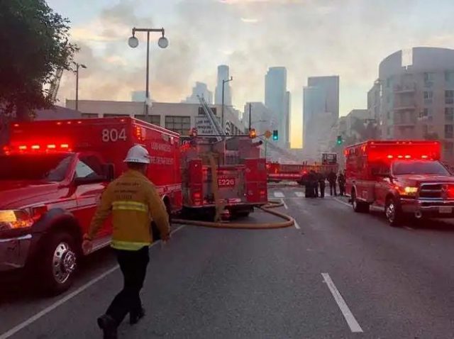 洛杉磯市中心發生連環爆炸! 現場升起蘑菇雲 火球吞噬十餘人 原因令人憤怒!