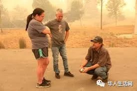 有人趁山火打劫？当地居民警告：你打劫，我开枪！