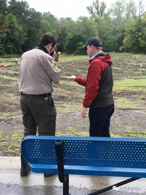 去公園打卡順手撿了顆9克拉的大鑽石…這運氣簡直了！