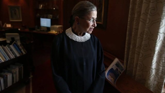 芝加哥向已故最高法院的大法官露丝·巴德·金斯伯格致敬