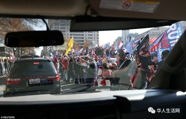 抗议！抗疫！美双警戒线失控！华盛顿DC数万人大游行，川普车队绕行自由广场！