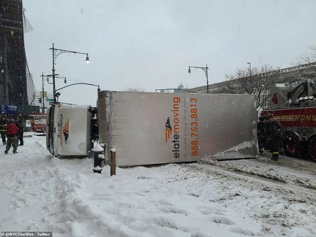 恐怖! 破纪录雪灾席卷北美 疫苗接种被迫中断 民众冒毒扎堆打雪仗!