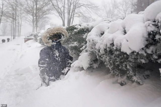 恐怖! 破纪录雪灾席卷北美 疫苗接种被迫中断 民众冒毒扎堆打雪仗!