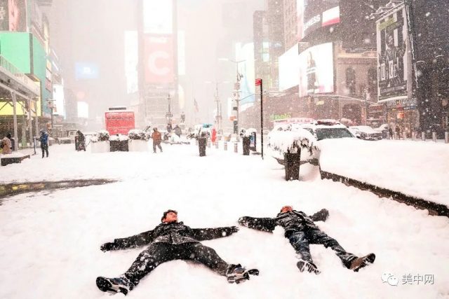 冬季風暴襲美東！多州疫苗中心關閉 航班取消 時報廣場變滑雪場