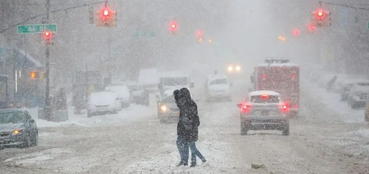 恐怖! 破纪录雪灾席卷北美 疫苗接种被迫中断 民众冒毒扎堆打雪仗!