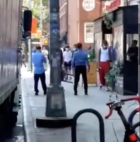 曼哈顿李小龙 纽约中餐馆老板和员工击退黑帮少年 网友们怒赞 北美海客生活网