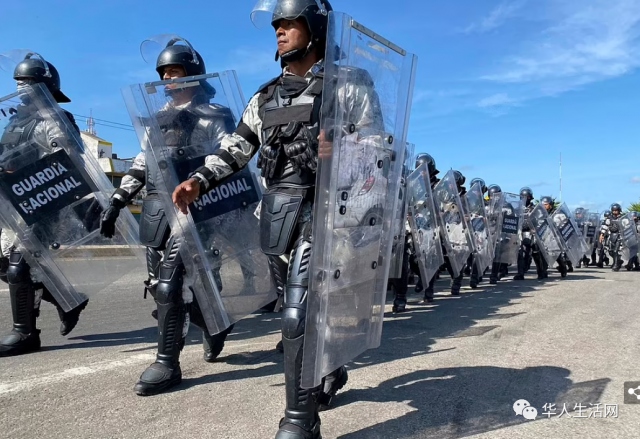 震撼！3000非移組成人牆，沖向美國邊界