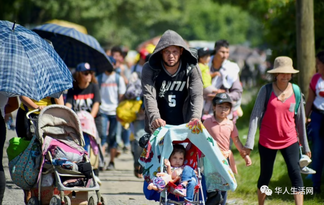 震撼！3000非移組成人牆，沖向美國邊界