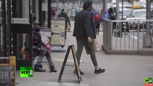 美國妹子熱衷翻垃圾箱收穫驚人，浪費現象太嚴重啊...