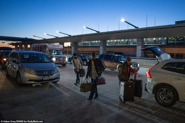 在路上，美國人開啟回家之旅...