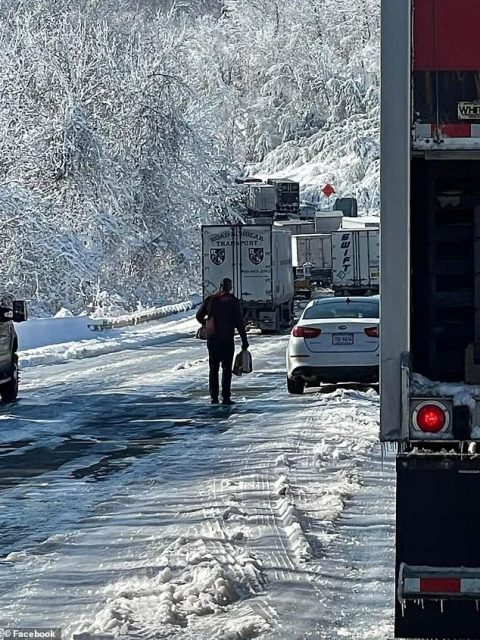 數百輛車被暴風雪困在路上，卡車司機：來！整車麵包大家隨便吃！