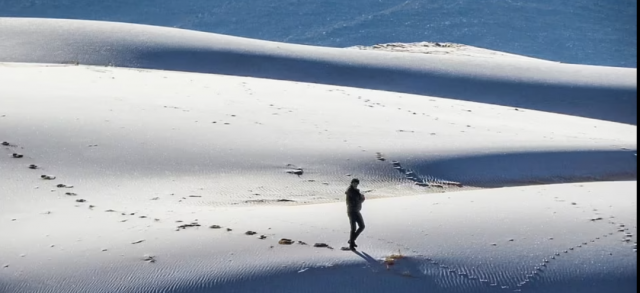 异常天气再现，罕见世界奇观，雪落撒哈拉沙漠