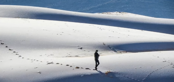 异常天气再现，罕见世界奇观，雪落撒哈拉沙漠