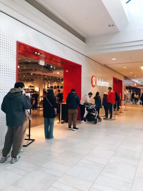 Lululemon塌房?! 