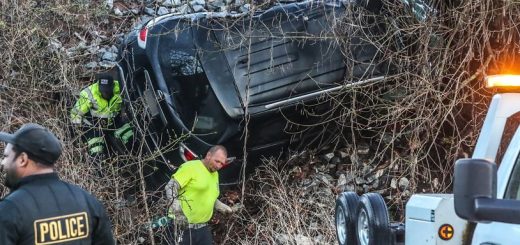 亚城华人开车卡在Duluth铁轨上 乘客逃脱 司机身亡