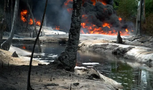 慘烈! 煉油廠突發特大爆炸 超100人當場燒死 白骨焦屍散落 不忍直視!