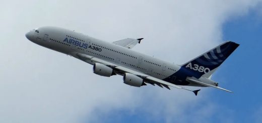 高空惊魂! 飞往美国的空客A380突然漏水 机舱变瀑布 空姐一声尖叫 乘客吓到半死！