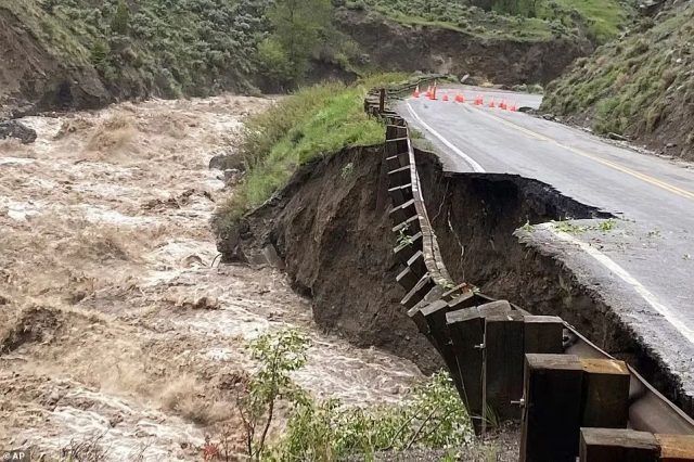 突發！黃石公園緊急關閉，遭遇史無前例的大洪水！房屋被整體沖走