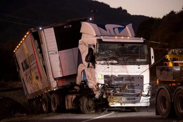 慘烈! 計程車瘋狂撞行人 尖叫響徹大街! 亞裔一家7口車禍死 華人母女當場喪命！