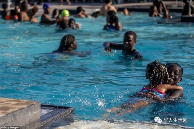 118°F↗ 各州警告！波士頓宣布進入緊急狀態！所有人不要出門！