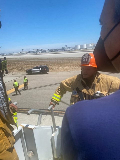 地獄噩夢! 載180人客機爆胎 機場緊急封鎖! 飛機猛撞高壓線 機場墜機全員慘死