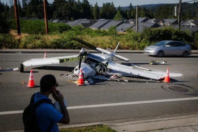 地獄噩夢! 載180人客機爆胎 機場緊急封鎖! 飛機猛撞高壓線 機場墜機全員慘死