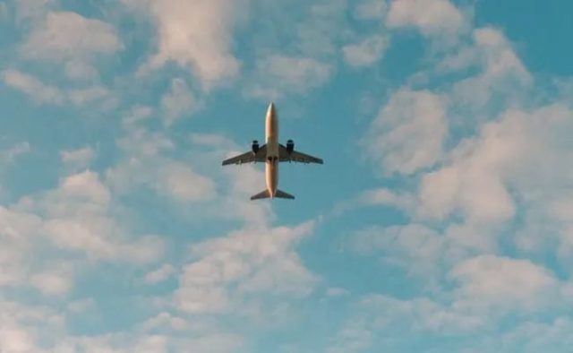 致命空難! 兩飛機空中相撞墜毀 全員遇難! 波音737客機高空警報狂響 緊急掉頭！