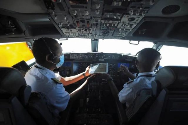 致命空難! 兩飛機空中相撞墜毀 全員遇難! 波音737客機高空警報狂響 緊急掉頭！