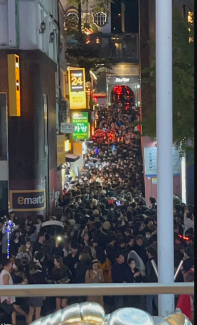 尸横遍野，至少146人死，万圣节首尔街头变人间地狱