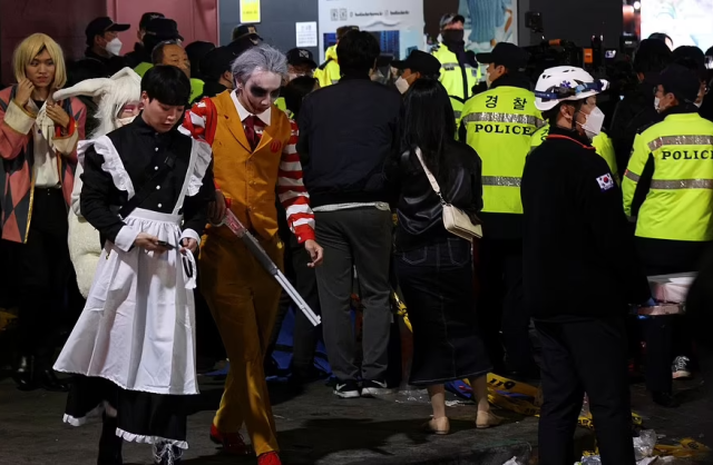 尸横遍野，至少146人死，万圣节首尔街头变人间地狱