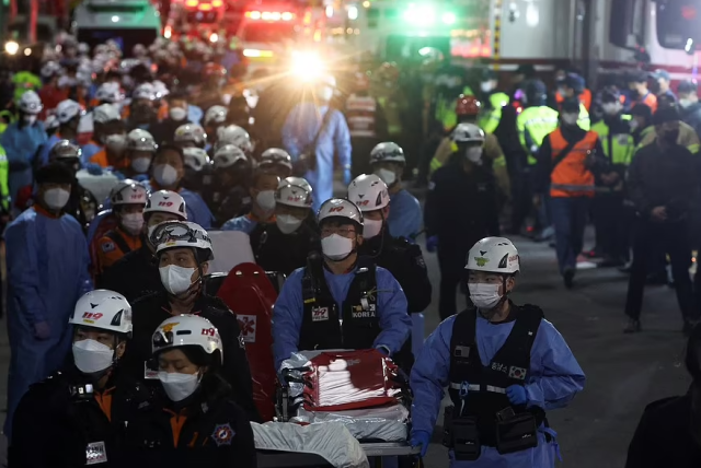 尸横遍野，至少146人死，万圣节首尔街头变人间地狱