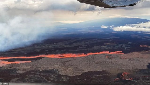 剛剛! 夏威夷火山瘋狂噴發 熔岩還在蔓延 十幾場地震連轟! 血色天空如末日 居民恐慌撤離！