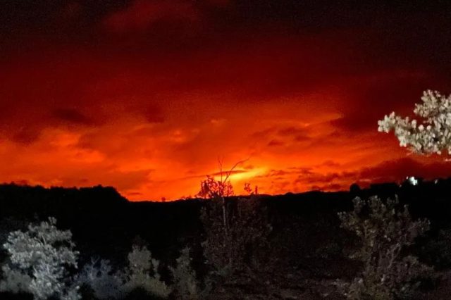 剛剛! 夏威夷火山瘋狂噴發 熔岩還在蔓延 十幾場地震連轟! 血色天空如末日 居民恐慌撤離！